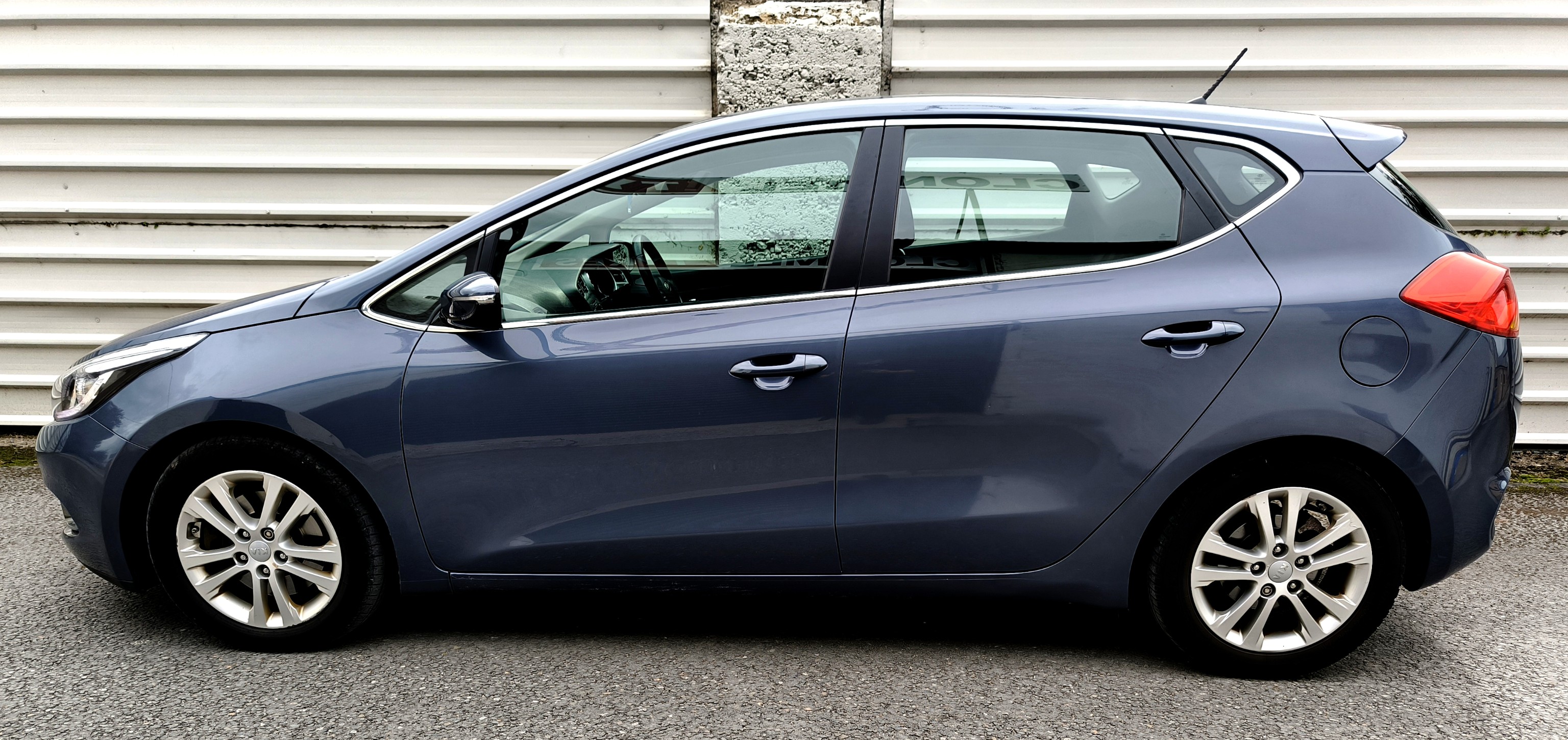 Car photo 4